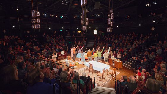 Image of applause at end of the show