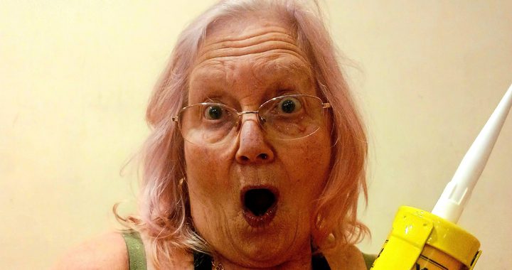 Image of a Nanna in rubber gloves