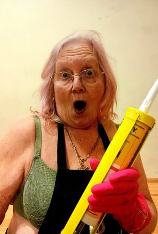 Image of a Nanna in rubber gloves